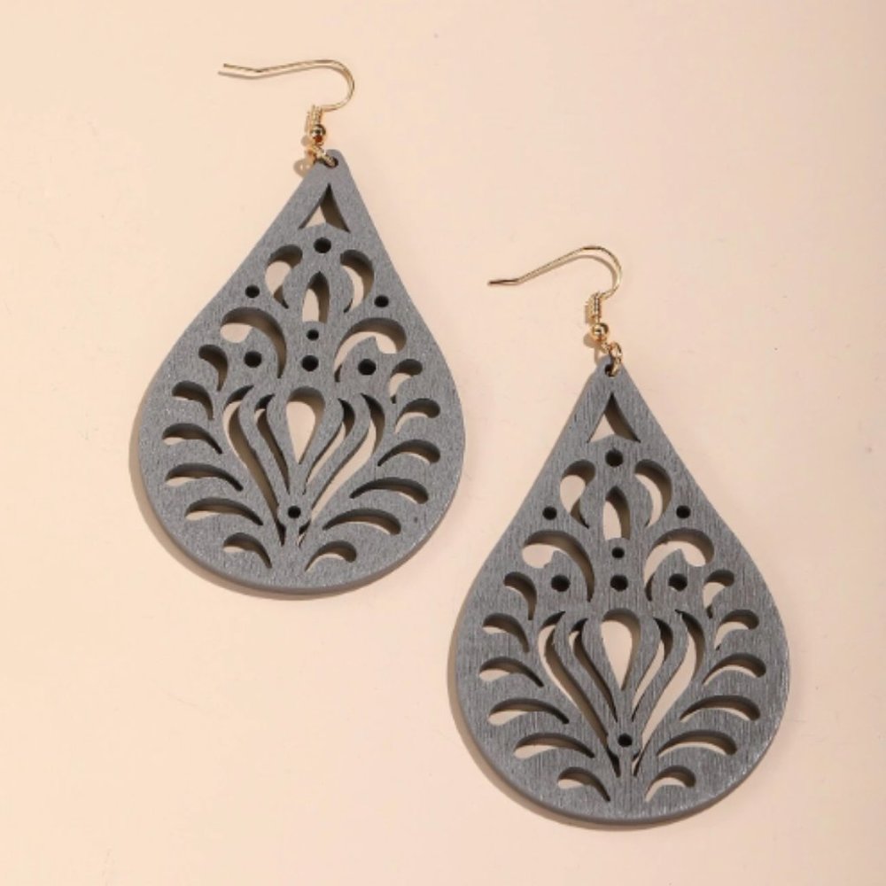 Hollow Out Water Drop Earrings